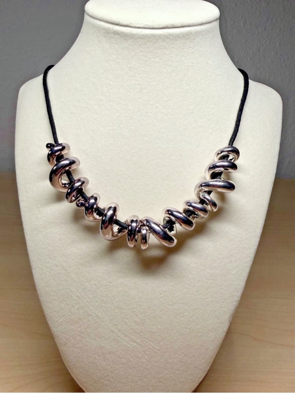 Gorgeous RAREcollectible early Robert Lee Morris sterling silver twist necklace